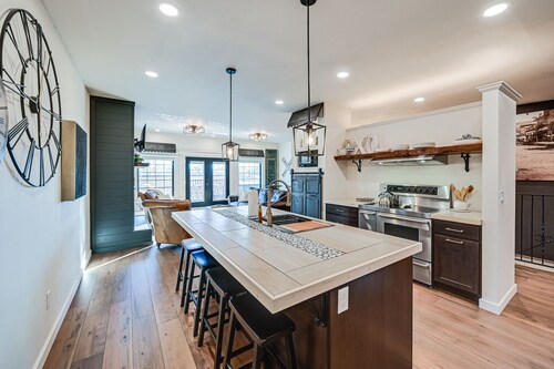 Stellar Craig Apartment - Walk to Restaurants!