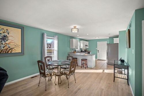 Kings Cottage 4 bed/3 full bath central Topeka