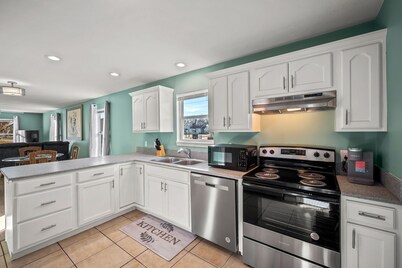 Kings Cottage 4 bed/3 full bath central Topeka