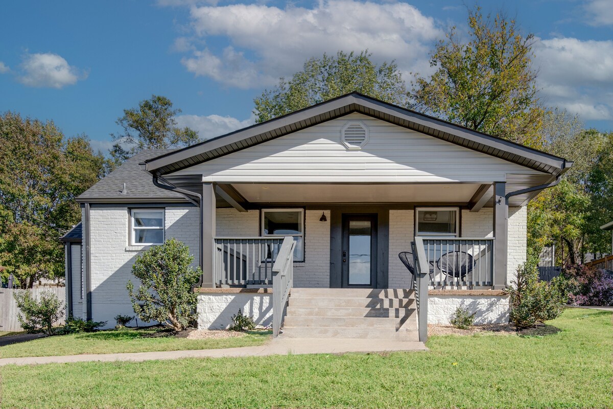 Cozy bungalow in walkable East Nashville with inviting porch