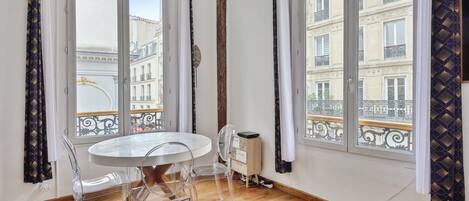 تناول الطعام