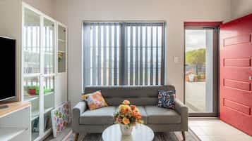 Deluxe Double Room | Living area