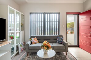 Deluxe Double Room | Living area