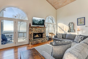 TV, fireplace