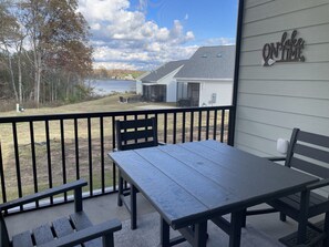 Outdoor dining - Boat Launch Bungalow - Steps to Lake Greenwood. NEW, Modern and Pet Friendly!  (Greenwood)