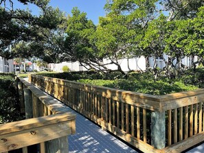 Property grounds - Runaway Bay 247 - Beach, pool, bay and gym (Bradenton Beach)