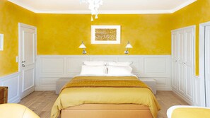 1 bedroom, travel crib, WiFi, bed sheets - B&B in the city center with private hammam (La Rochelle)