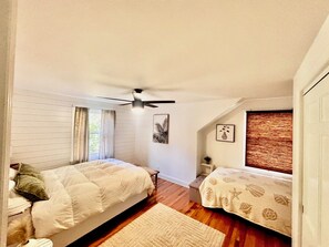 6 bedrooms, iron/ironing board, WiFi, bed sheets