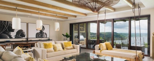 Pure Luxury, As Seen on CBS's show "Staycation" ~ Resort & Beach club Access
