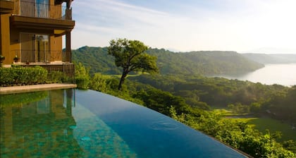 Voted Top Vacation Rental in CR • Incredible Papagayo Villa • Luxury Amenities