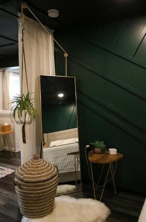 1 bedroom, travel cot, WiFi, bed sheets