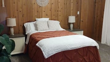 2 bedrooms, desk, iron/ironing board, free WiFi