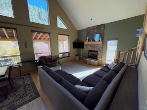 Smart TV, fireplace - Mountain Cabin on River with Hot Tub & an Island (South Fork)