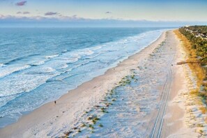 Sun-loungers - Golf, Beach, Westin Hotel Access, Pickleball, 2 bdrms, 2 full bath, full kitchen (Hilton Head Island)