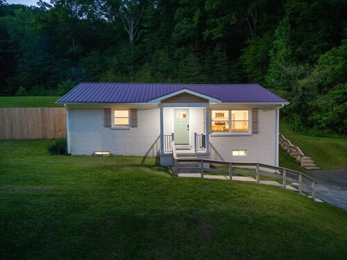 WiFi, Hot Tub, 50 Shades of Slade - RRG!