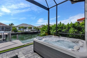 Bañera de hidromasaje exterior