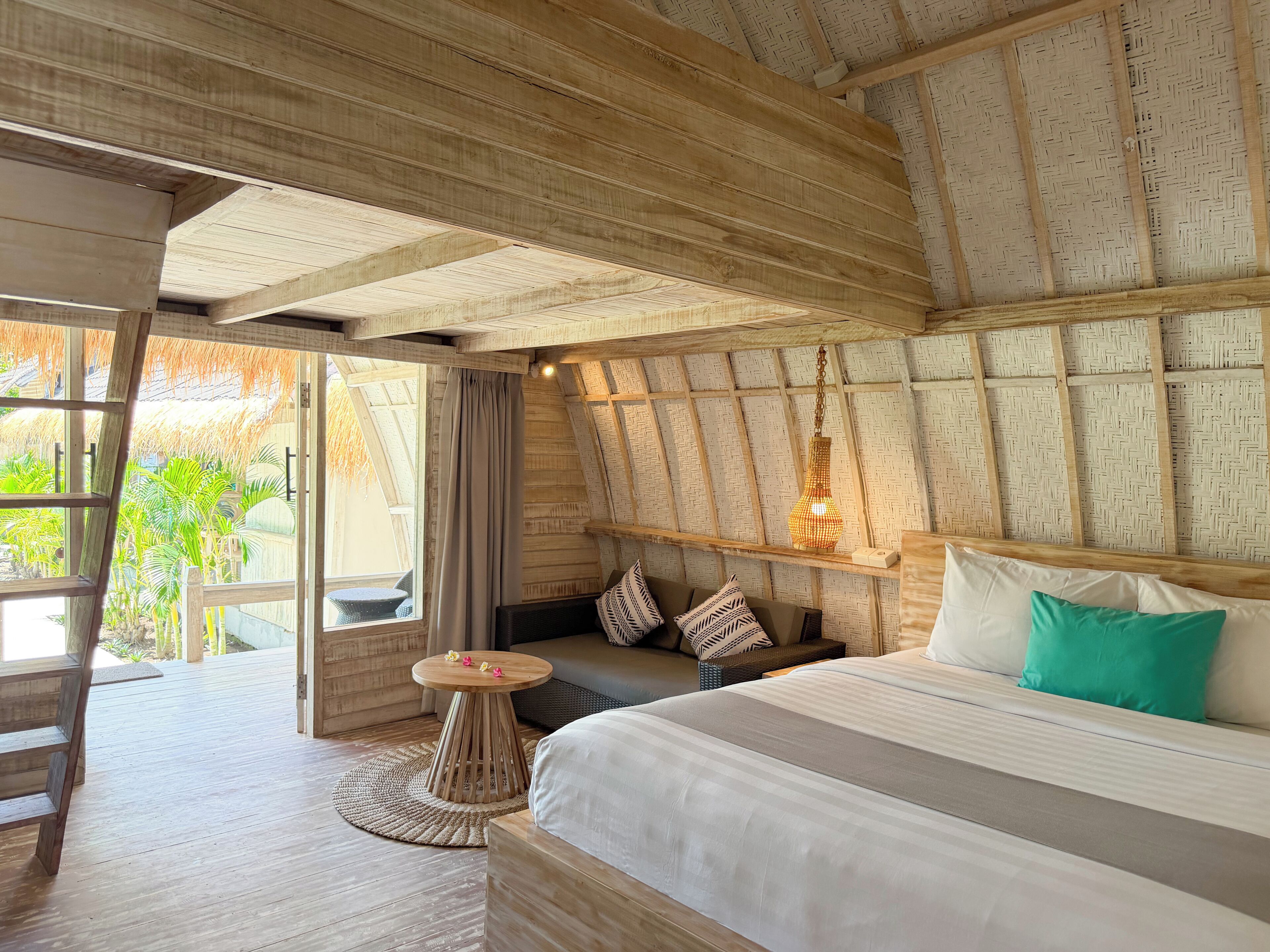 Deluxe Bungalow With Loft | Minibar, in-room safe, free WiFi, bed sheets