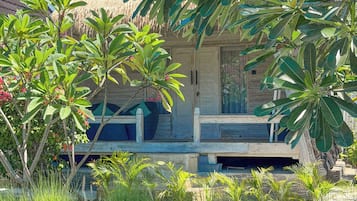 Deluxe Bungalow With Loft | Terrace/patio