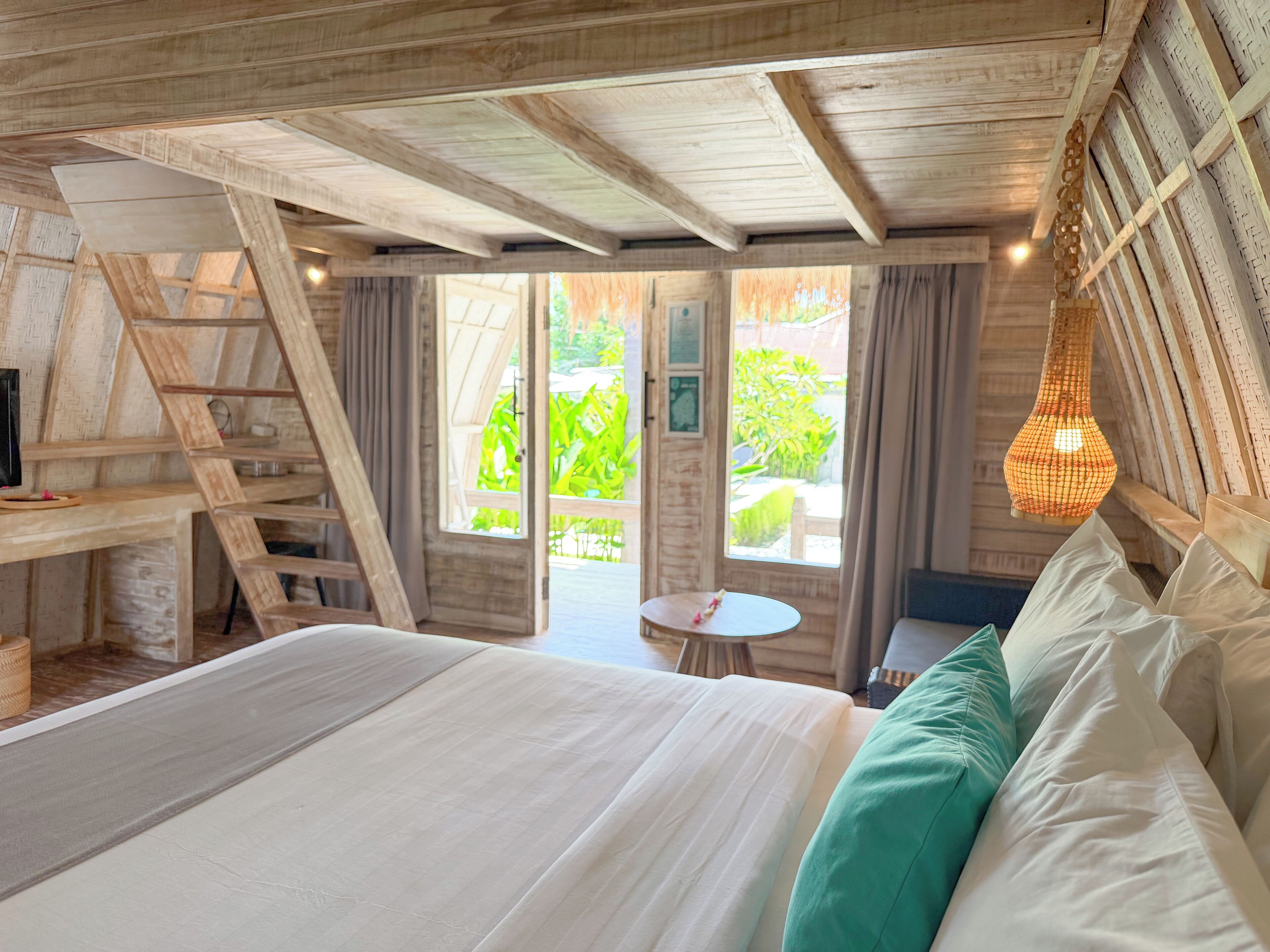 Deluxe Bungalow With Loft | Minibar, in-room safe, free WiFi, bed sheets