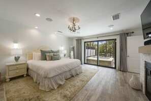 8 bedrooms, free WiFi, bed sheets