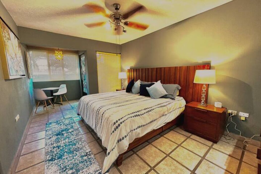 2 habitaciones, escritorio, tabla de planchar con plancha y wifi gratis 