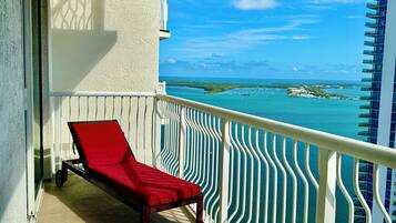 Luxury Condo | Terrace/patio