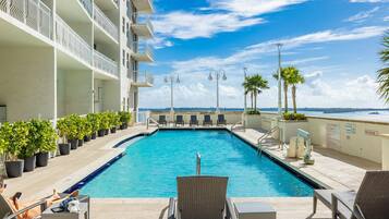 2 outdoor pools