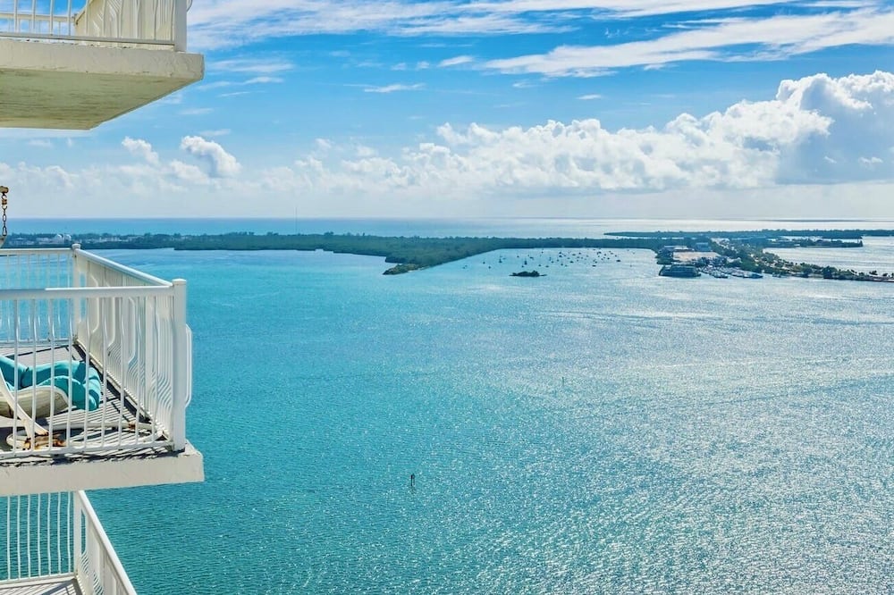 Miami Brickell unit Balcony Pool 1 pkg