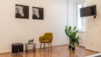 Deluxe Room | Frette Italian sheets, premium bedding, desk, laptop workspace