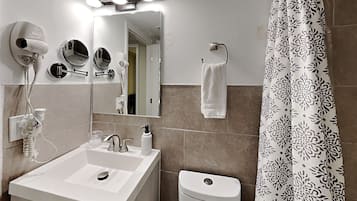Comfort Room, Non Smoking, Air conditioning | Bathroom
