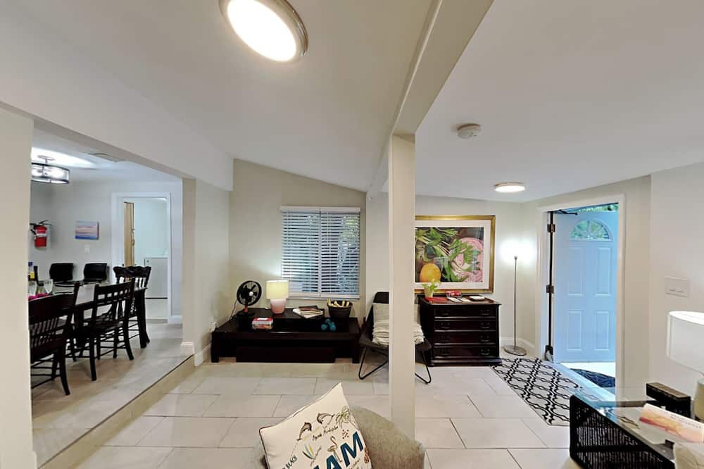 Miami Townhouse with Patio Gazebo