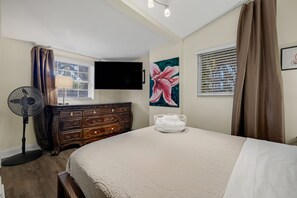 Comfort Room, Non Smoking, Air conditioning | In-room safe, individually decorated, individually furnished