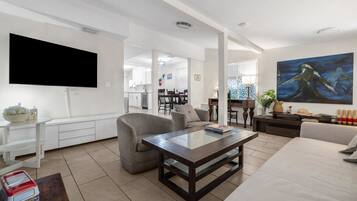 Comfort Room, Non Smoking, Air conditioning | Living area | Toys