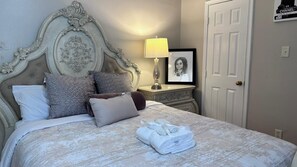 5 bedrooms, desk, iron/ironing board, travel crib