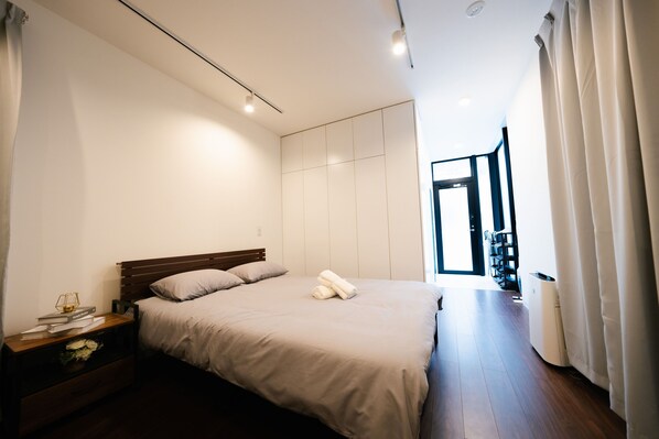 1 bedroom, desk, laptop workspace, blackout curtains - FL Residence Shinjyuku Kawadacho (Tokyo)