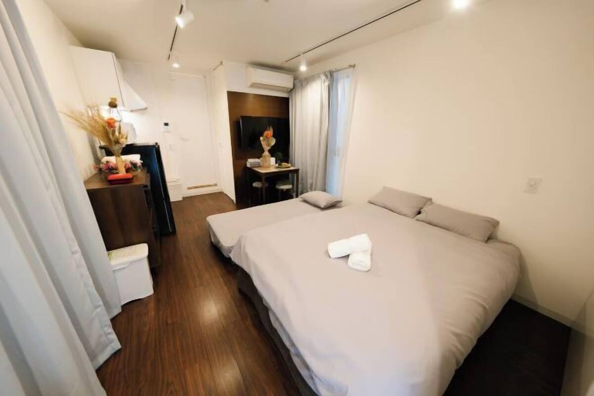 1 bedroom, desk, laptop workspace, blackout drapes