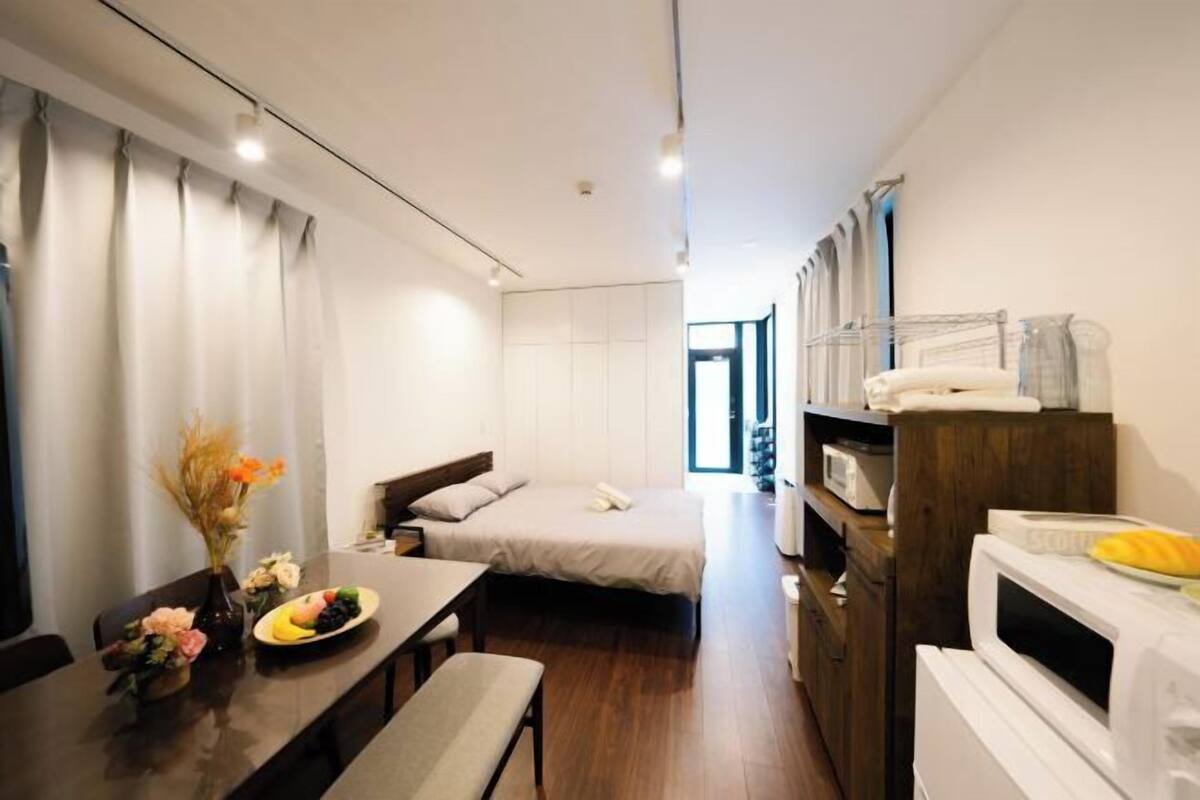 1 bedroom, desk, laptop workspace, blackout drapes