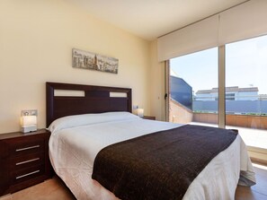 3 bedrooms, iron/ironing board, travel crib, free WiFi