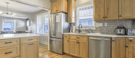 House | Private kitchen | Fridge, microwave, oven, dishwasher