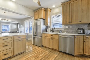 House | Private kitchen | Fridge, microwave, oven, dishwasher - Wishing Tree (Colorado Springs)