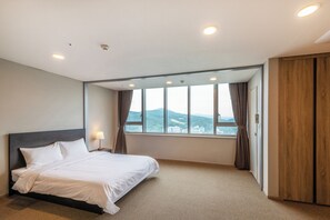 Standard Double Room | Down comforters, blackout drapes, free WiFi, bed sheets - The Triny Urban Suites (Yongin)