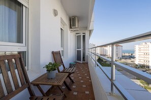 Property grounds - EL TREBOL   - Fantastic apartment with communal pool and free WiFi. (El Puerto de Santa María)