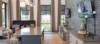 Lux & Cozy 2 Bedroom Suite - Resort Pool, Fitness Room & WiFi - Houston