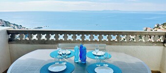 5057 - CASA BRAMER 27, MARVELLOUS PANORAMIC VIEW TO CANYELLES PETITES, WITH PARKING AND COMMUNAL SWIMMING POOL.