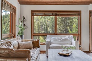 Living area - Bakers Creek (Woodland Park)