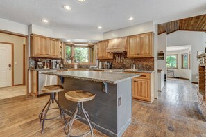 Interior - Bakers Creek (Woodland Park)
