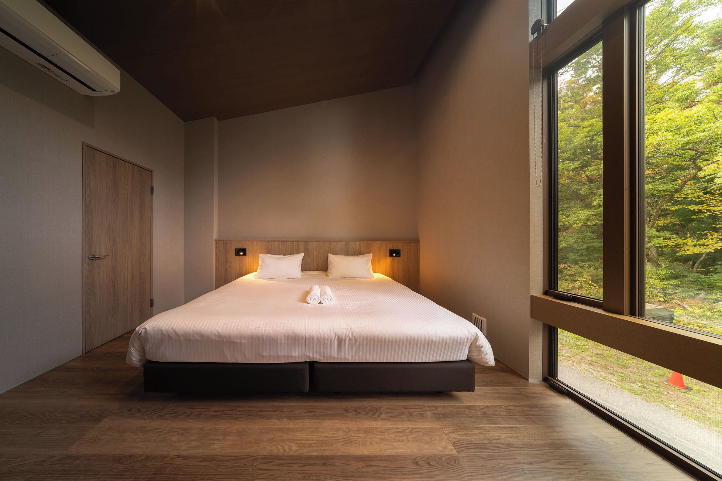 Luxury Chalet | Desk, iron/ironing board, cots/infant beds, free WiFi