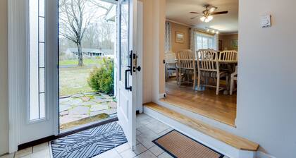 1 Acre, Central Air, Firepit, Fenced Yard, Patio, Dishwasher, Washer/Dryer