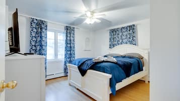 3 bedrooms, desk, iron/ironing board, free WiFi