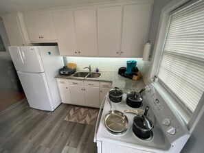 Fridge, microwave, oven, stovetop - Quiet in Town Living - Nintendo - EV Charger - Spacious Vehicle Parking. (Lincolnton)